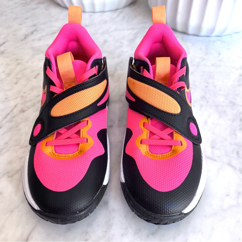 Nike Kids’ Team Hustle D11 Basketball Shoes - size 3.5Y